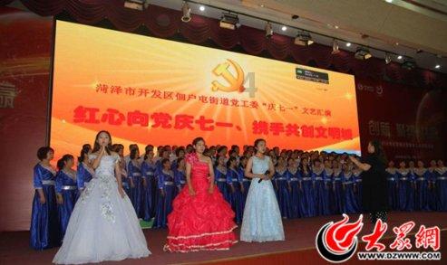 河南一女教师上网课时被家暴，双方已经和解！如何从法律角度看待此次事件？游戏画面
